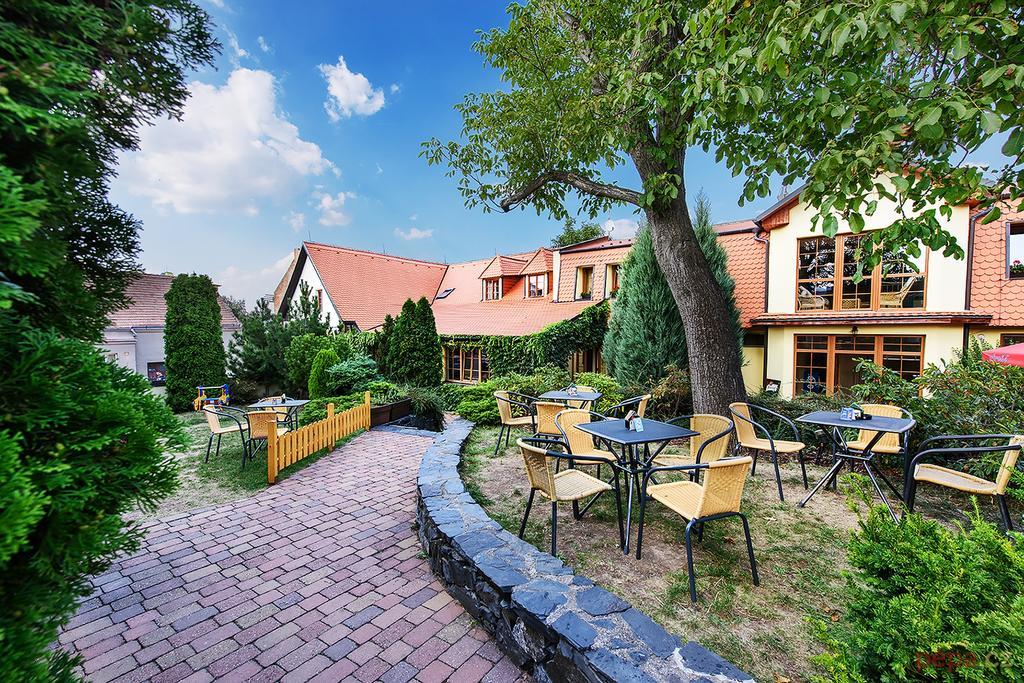 Restaurace A Penzion U Palecku Skuteč Екстериор снимка