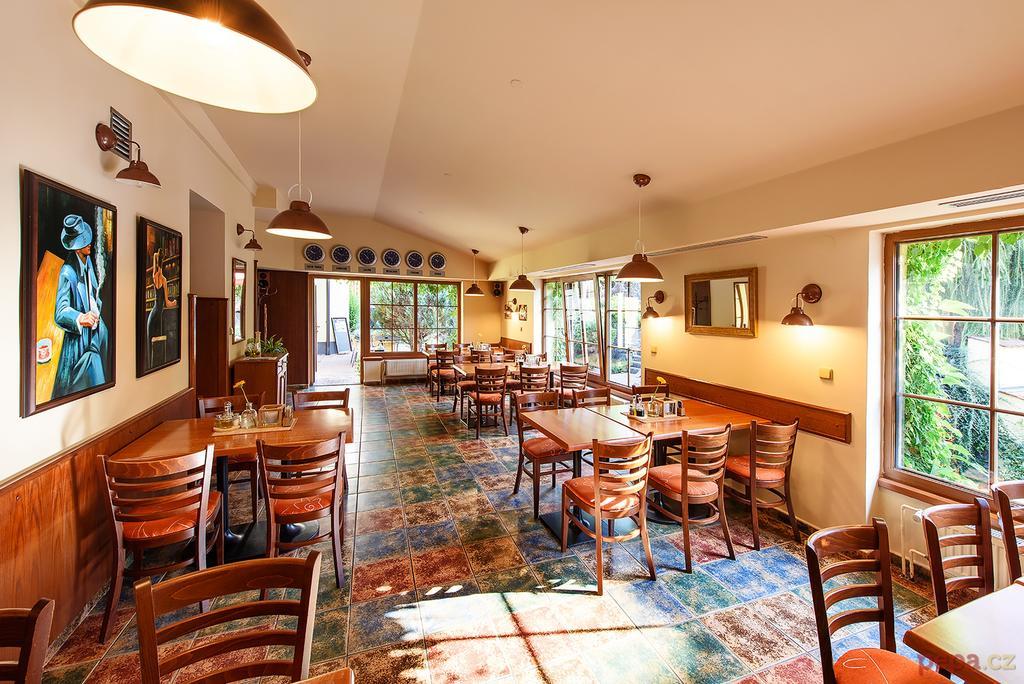 Restaurace A Penzion U Palecku Skuteč Екстериор снимка